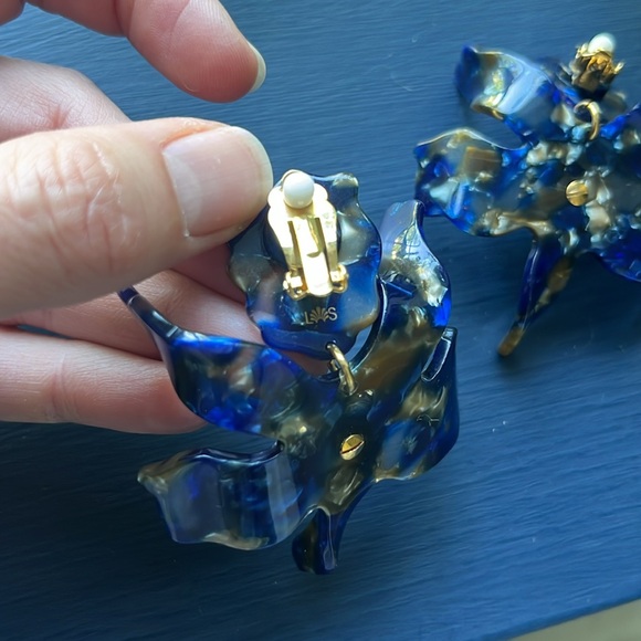 Lele Sadoughi Crystal Lily Earrings - Picture 5 of 6